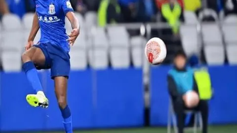 莱万回顾逆转战：进球点燃士气；与什琴斯尼友谊添翼